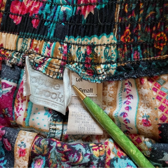 VINTAGE Shorts Bobbie Brooks 80s Floral Folk Art Pattern Stretchy Waist Pockets - Picture 12 of 13